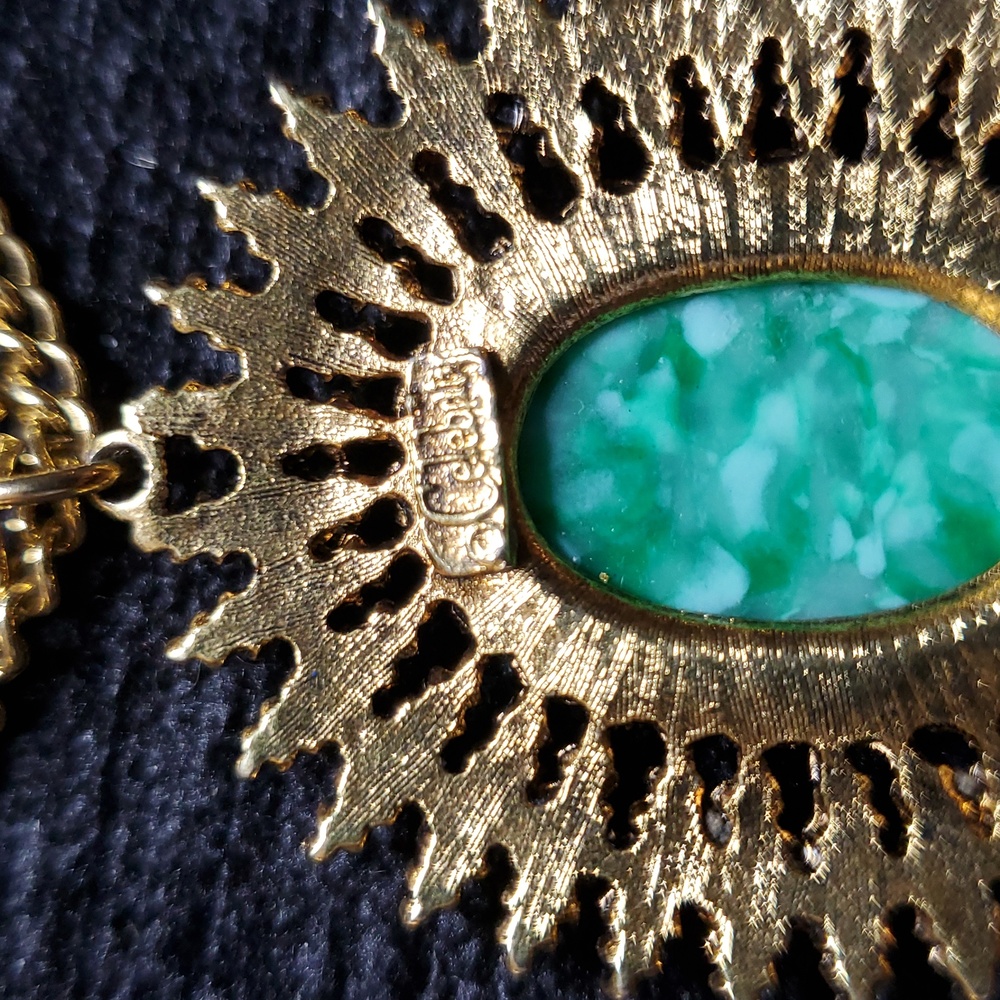 Vintage CELEBRITY Gold DOUBLE CHAIN Green SUNBURST FAUX JADE Necklace - Picture 8 of 8